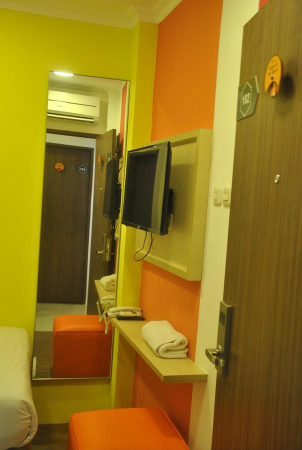 Djo Front One Inn Bengkulu Zewnętrze zdjęcie
