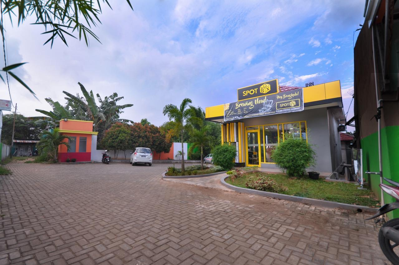 Djo Front One Inn Bengkulu Zewnętrze zdjęcie